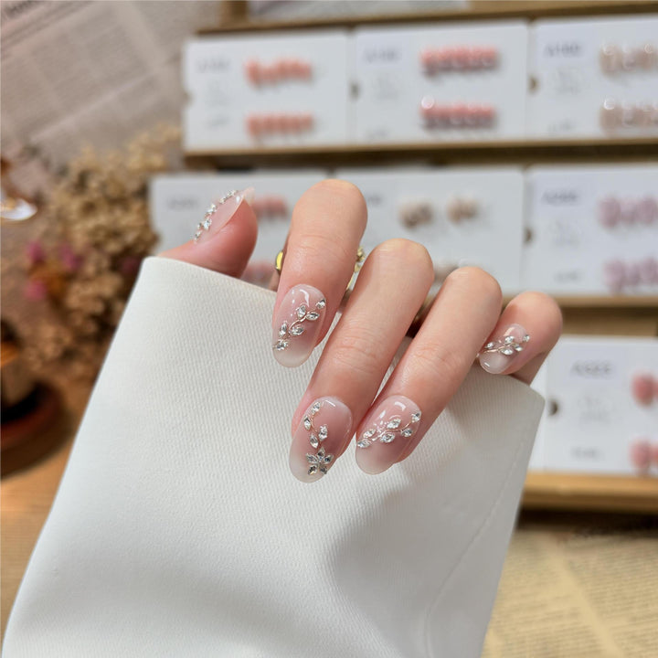 Elegante mit Strass verzierte Press-On Nail Set Karnz