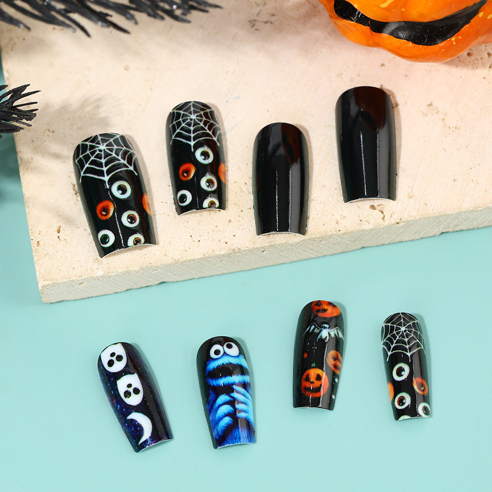 Kreative Kunstnägel im Halloween-Stil Karnz