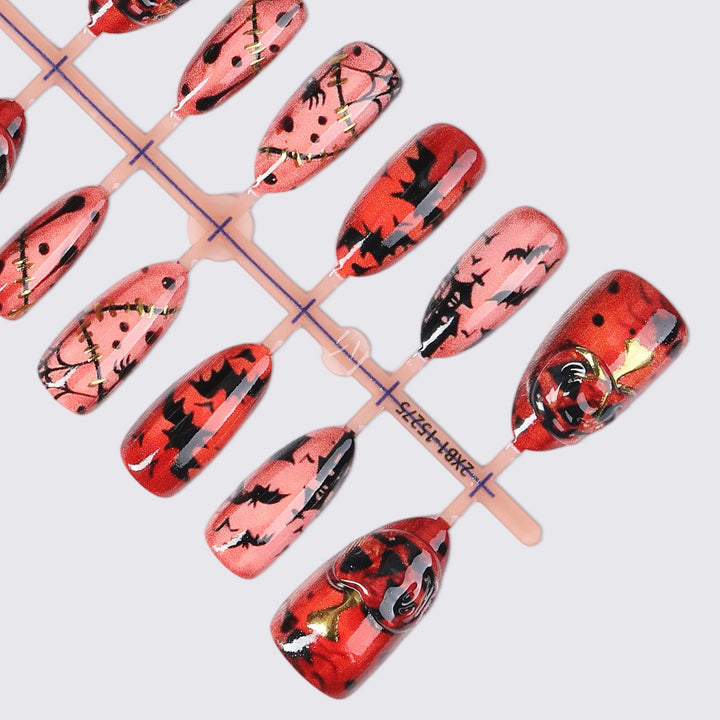 Kreatives Halloween Kunstnagelset mit Gruselmotiven Karnz
