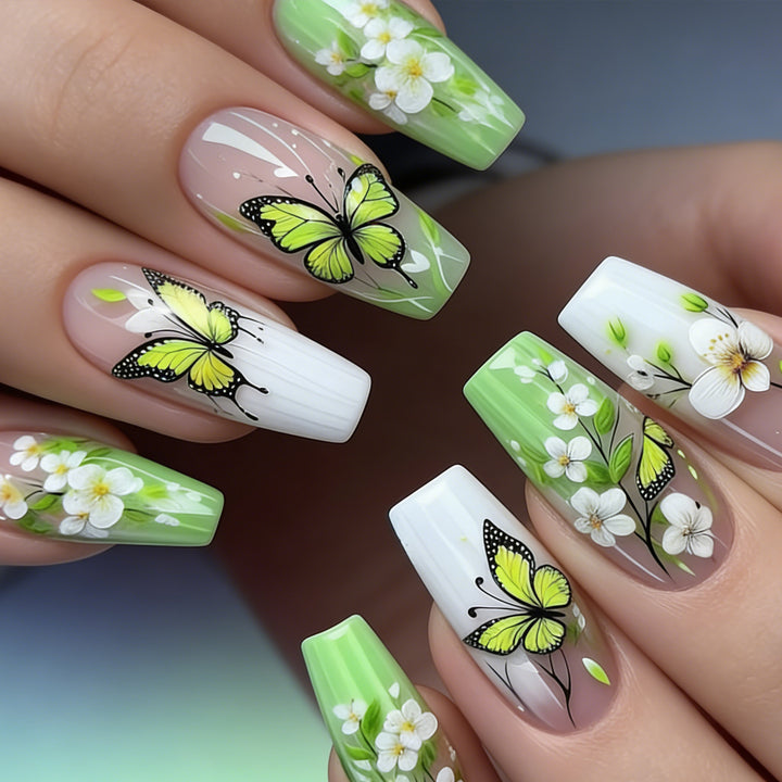 Künstlerisches Schmetterlings- und Blumen-Press-On-Nagelset Karnz