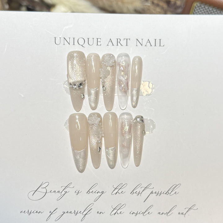 Künstlerisches Langes Press-On Nagelset mit Elegantem Floral Design Karnz