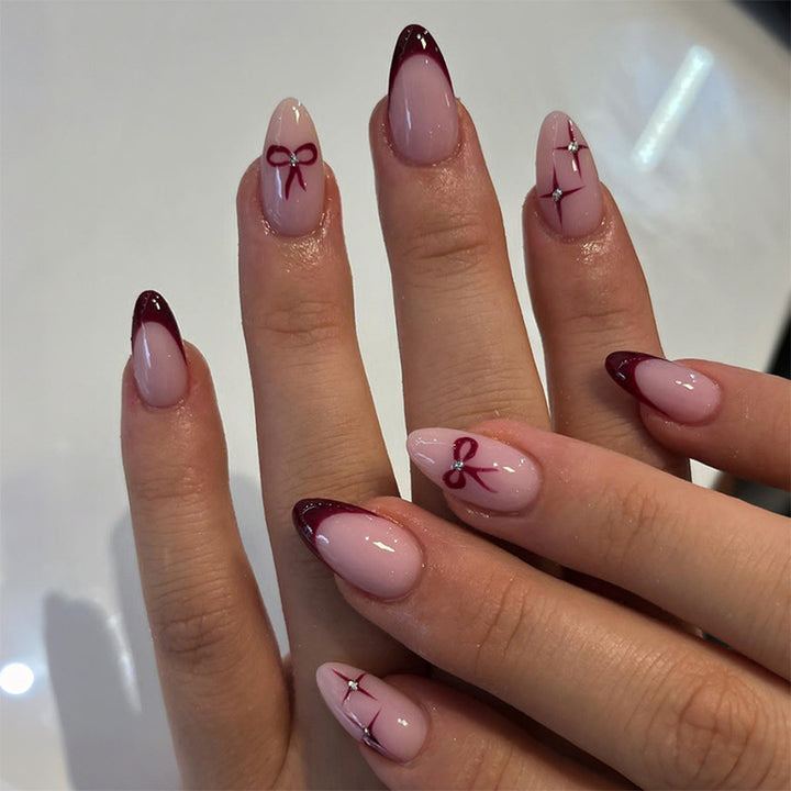 Kreatives Kunstnagelset mit raffinierter Schleifen- und Farbverlaufsgestaltung Karnz