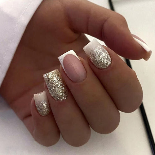 Funkelnde Nagelkunst mit Glitzer-Akzenten Karnz