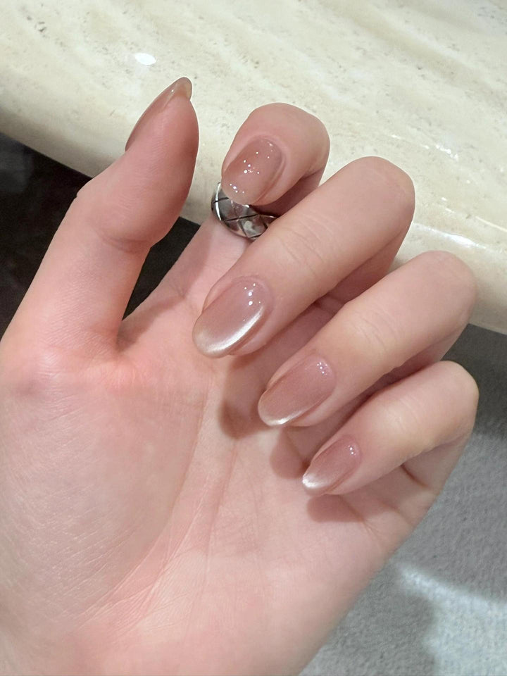 Elegante Nagelspitzen mit Sanftem Ombre-Effekt Karnz