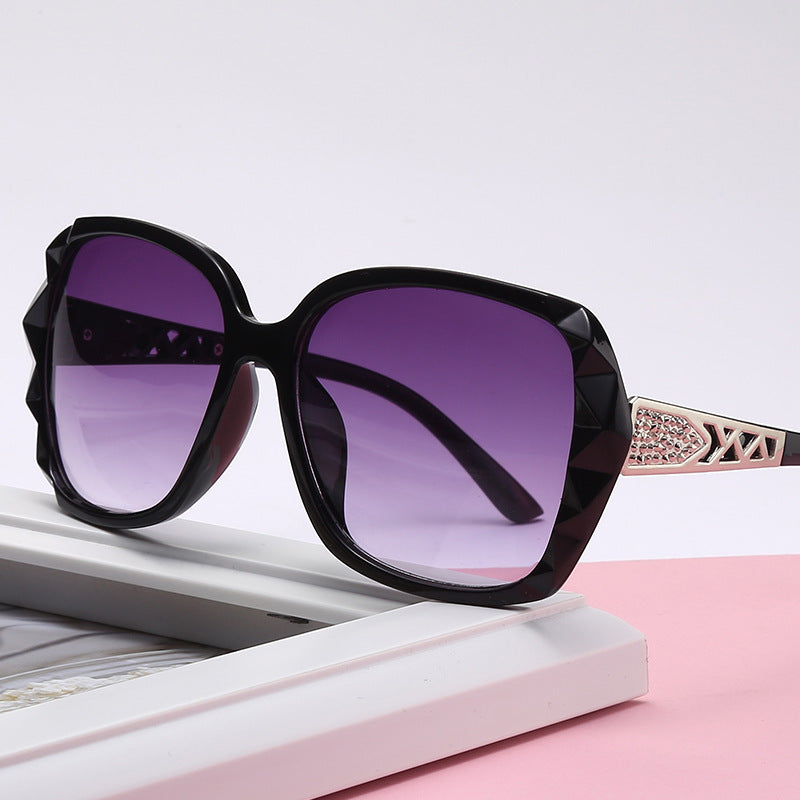 Damen Sonnenbrille im luxuriösen Glamourstil Karnz
