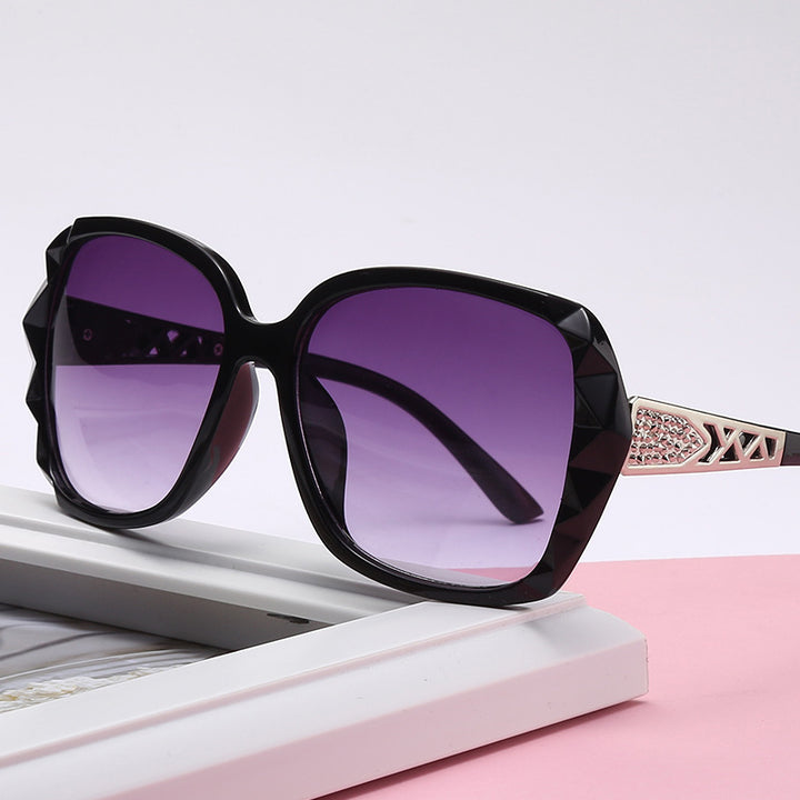 Damen Sonnenbrille im luxuriösen Glamourstil Karnz
