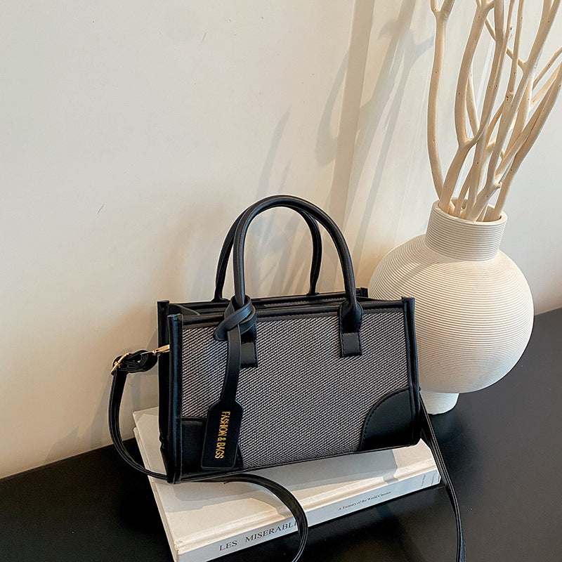 Strukturierte Canvas- und Kunstleder-Tasche