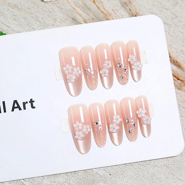 Kunstnagelset mit floralen 3D-Applikationen und Glitzerakzenten Karnz