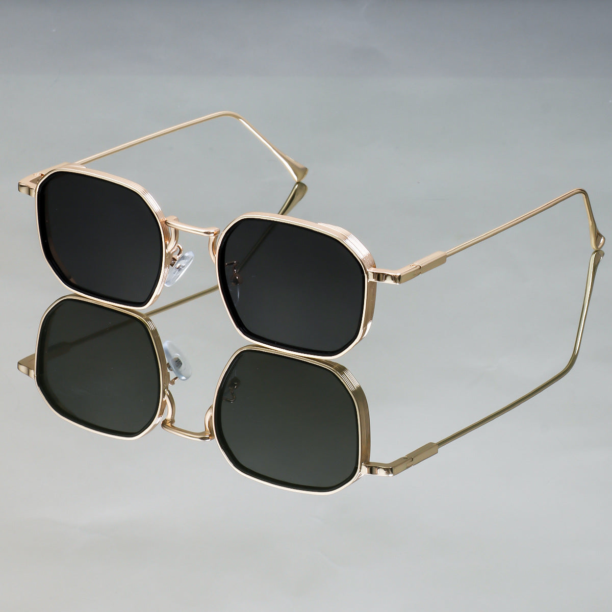Damen modische Sonnenbrille mit stilvollem, eckigen Rahmen und UV-Schutz Karnz