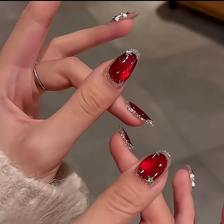 Künstlerische mit Strass veredelte Nagelverlängerungen Karnz
