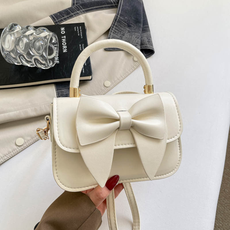 Schultertasche mit Schleifenakzent