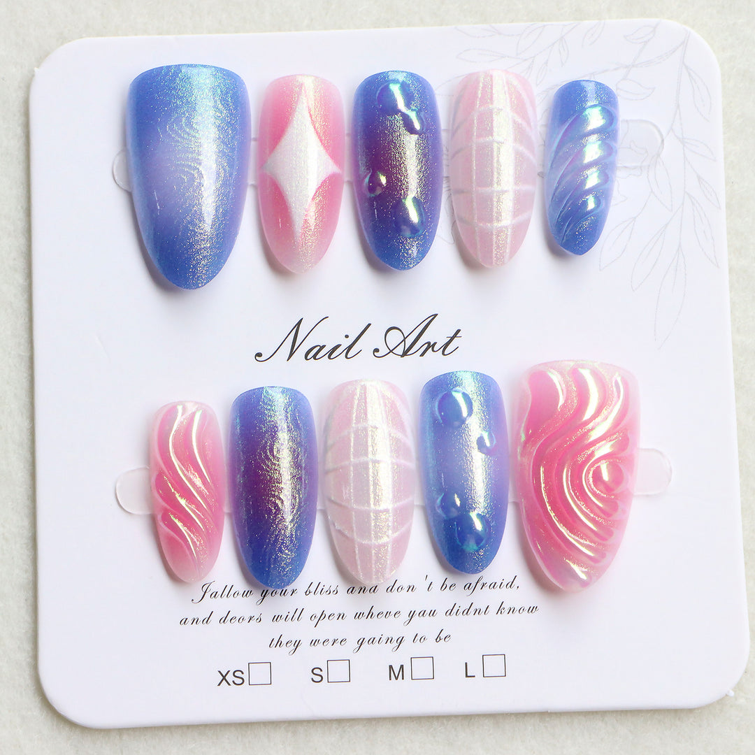 Dekoratives Press-On Nagelkunst-Set mit irisierenden und abstrakten Designs Karnz