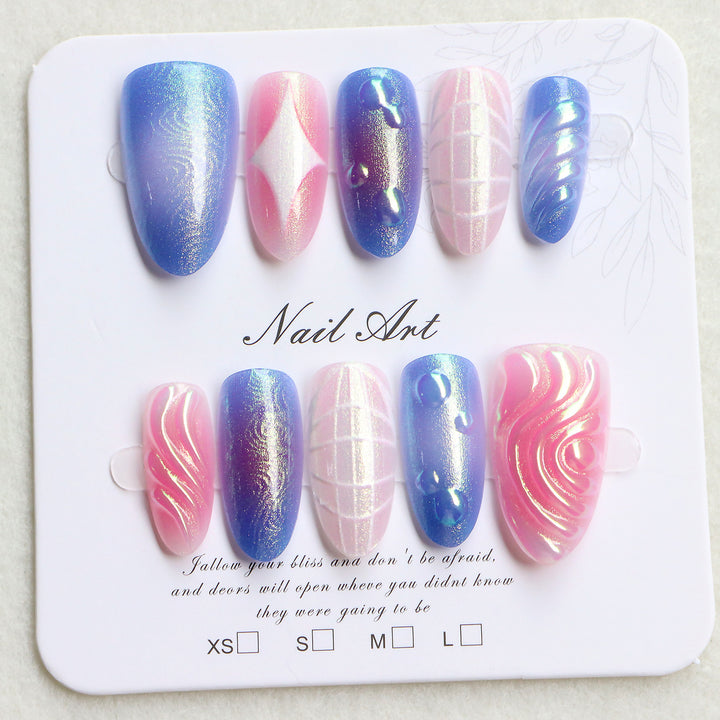 Dekoratives Press-On Nagelkunst-Set mit irisierenden und abstrakten Designs Karnz