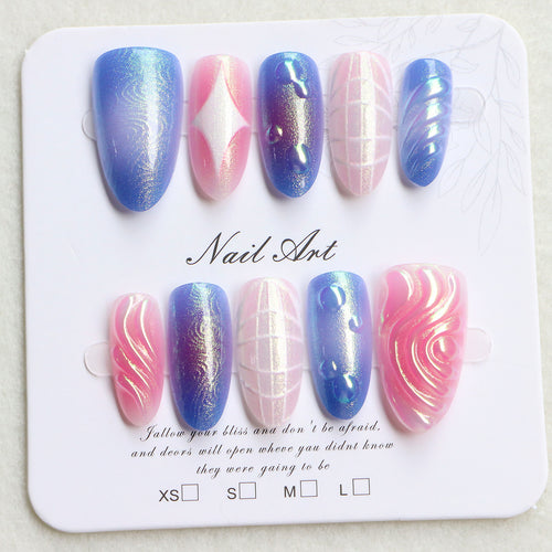 Dekoratives Press-On Nagelkunst-Set mit irisierenden und abstrakten Designs Karnz