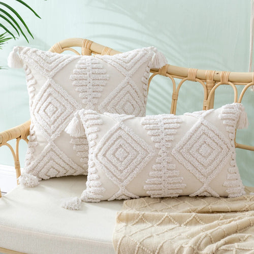 Quadratischer Boho‑Kissenbezug mit handtuftetem Diamant‑Tufting, hochflorigem Chenille‑Relief und Eckquasten Karnz