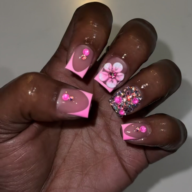 Elegante Nagelkunst Dekoration Karnz