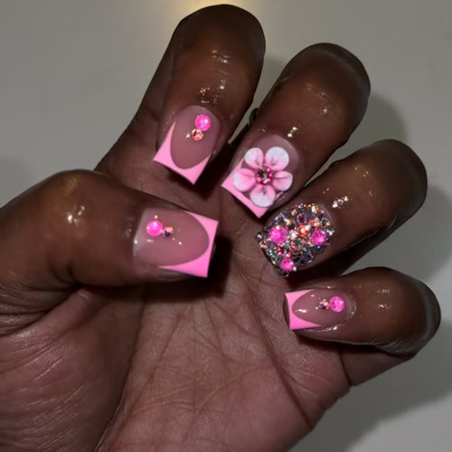 Elegante Nagelkunst Dekoration Karnz