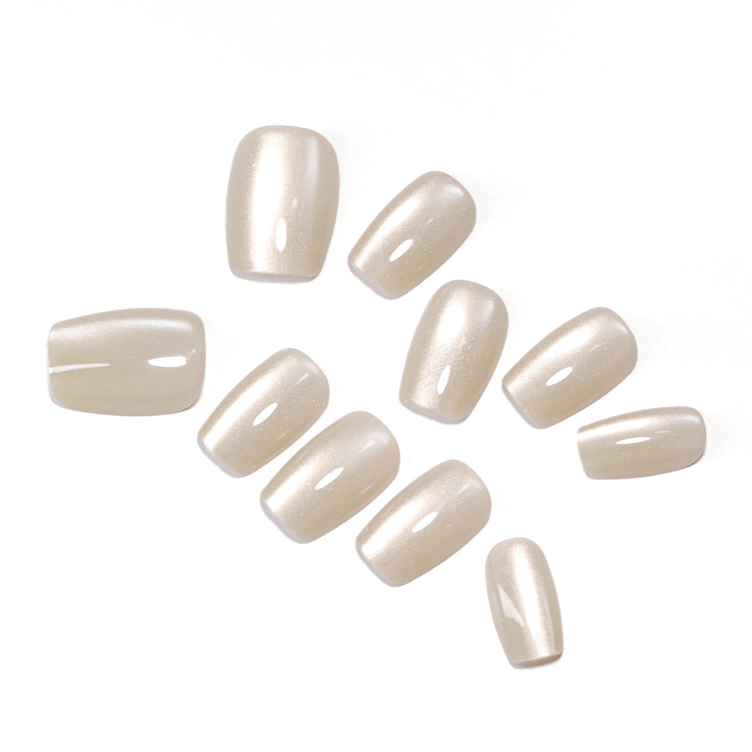 Nagelverlängerungen im eleganten Look Karnz