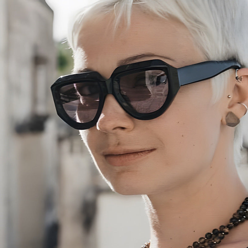 Damen modische Sonnenbrille mit einzigartigem, eckigem Rahmen Karnz