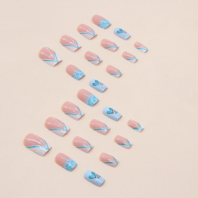 Herz-inspiriertes Press-On Nagelkunst-Set Karnz