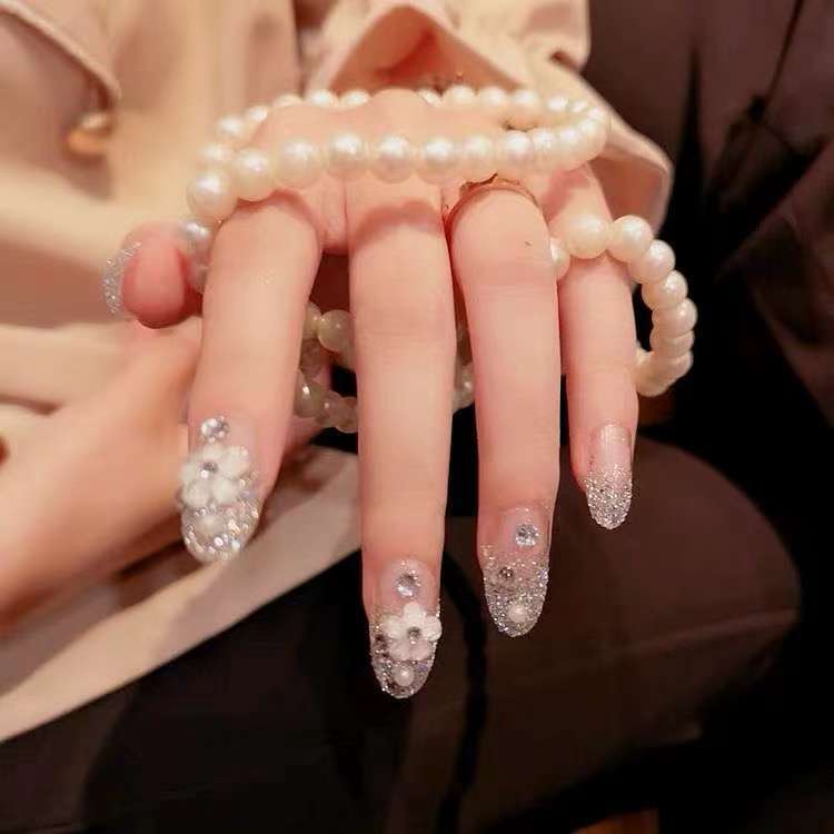 Glamouröse mit Strass verziert Press-On Nagelspitzen