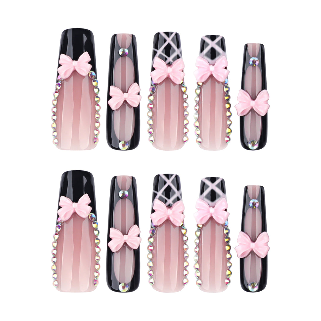 Kunstvolle Acryl-Nägel mit floralem Design und Strass-Bow Karnz