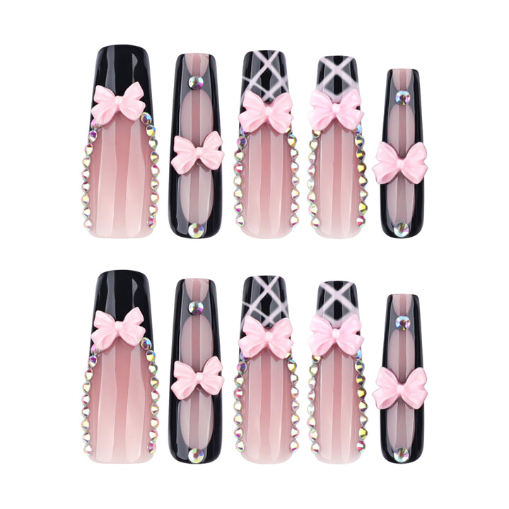 Kunstvolle Acryl-Nägel mit floralem Design und Strass-Bow Karnz