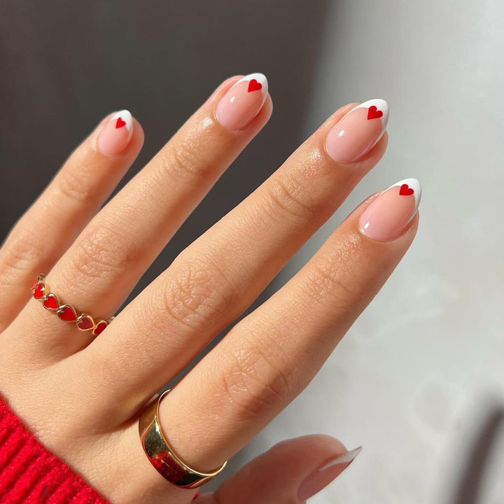 Kreatives Nagelset Karnz