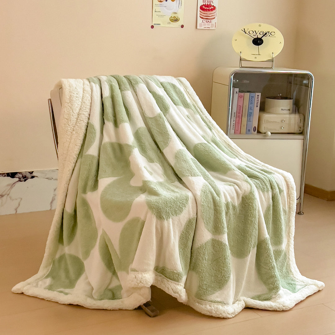 Gemütliche floral gemusterte Fleece-Decke