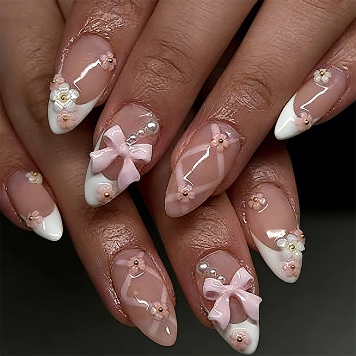 Kunstvolle Nagelspitzen mit Schleifen und Blumendekoren Karnz