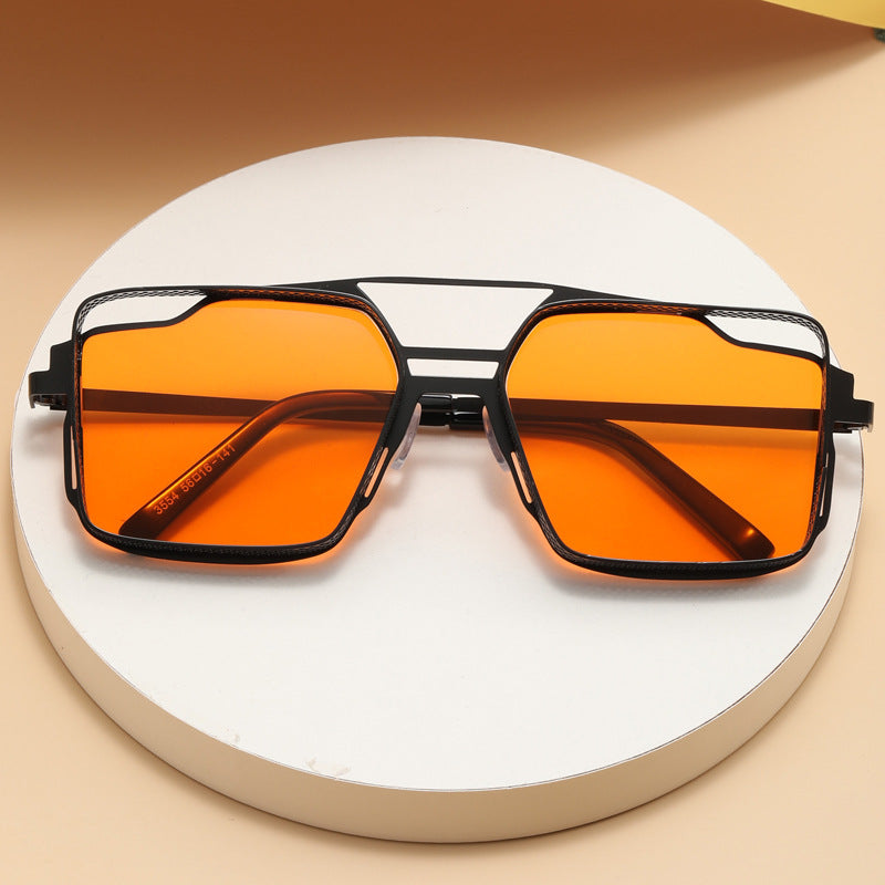 Damen quadratische Brille mit perforiertem, modernem Rahmen Karnz