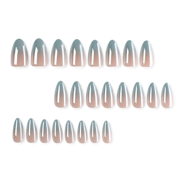 Grafische Stiletto-Nägel mit elegantem Ombre-Effekt Karnz