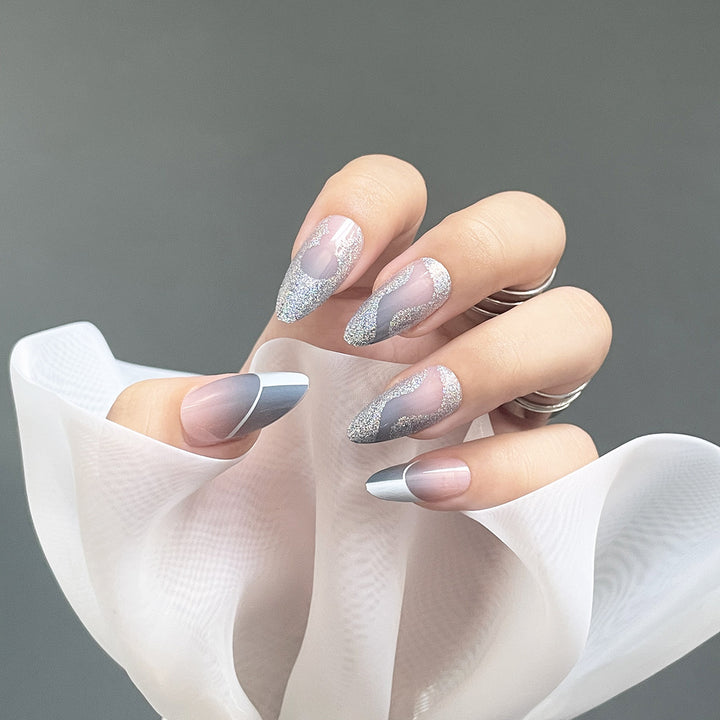 Dekorative Stiletto Press-On Nägel mit Glitzer und Wellenmuster Karnz