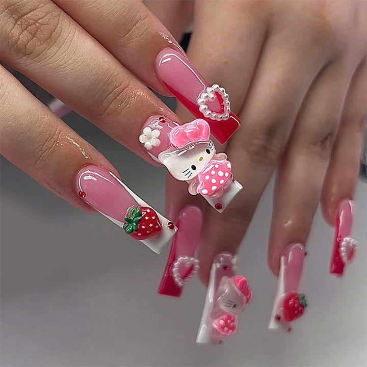 Glamouröses Kunstnagelset mit funkelnden Strassverzierungen und kreativen Tiermotiven Karnz