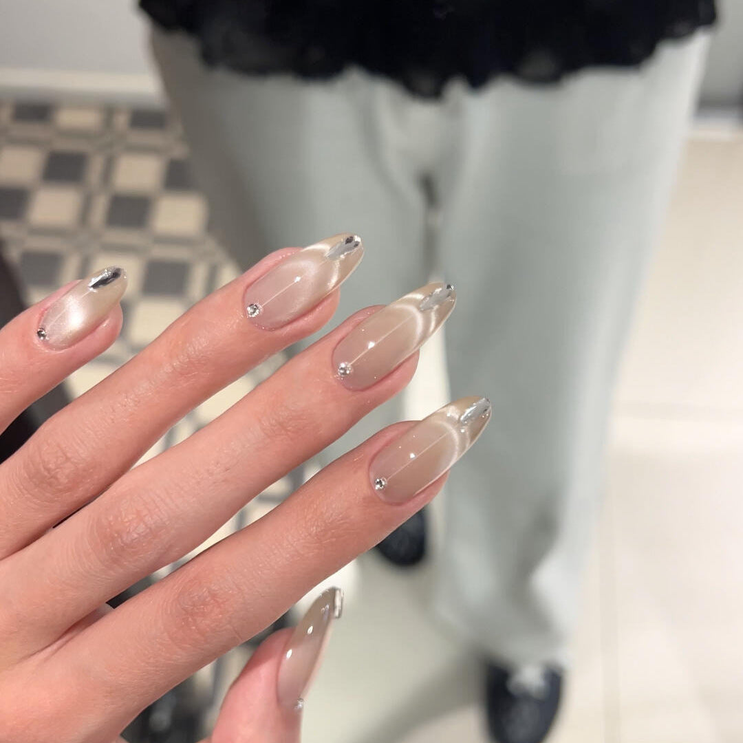 Kunstnagelset mit Elegantem French Style Karnz