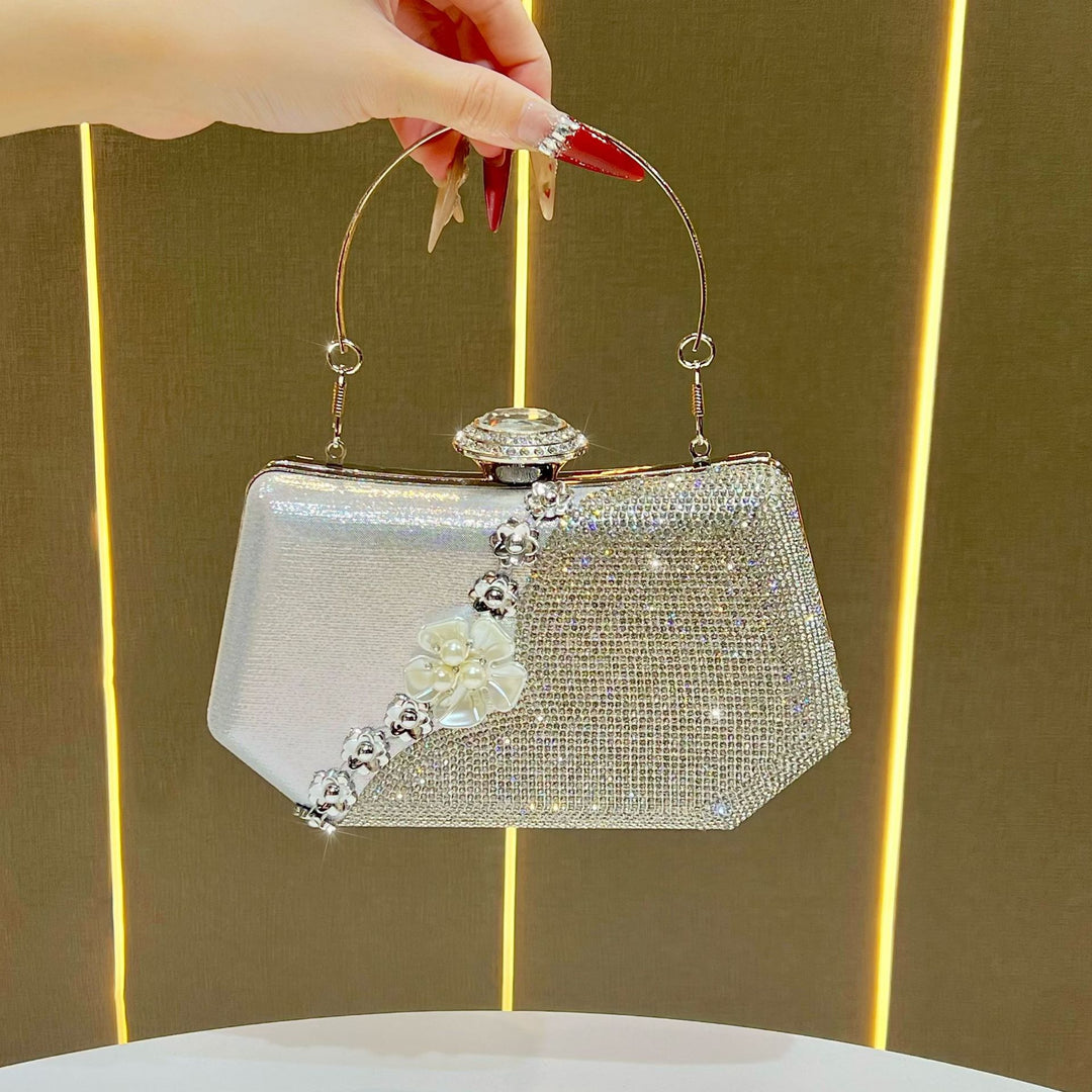 Glamouröse Clutch-Tasche mit Strassbesatz