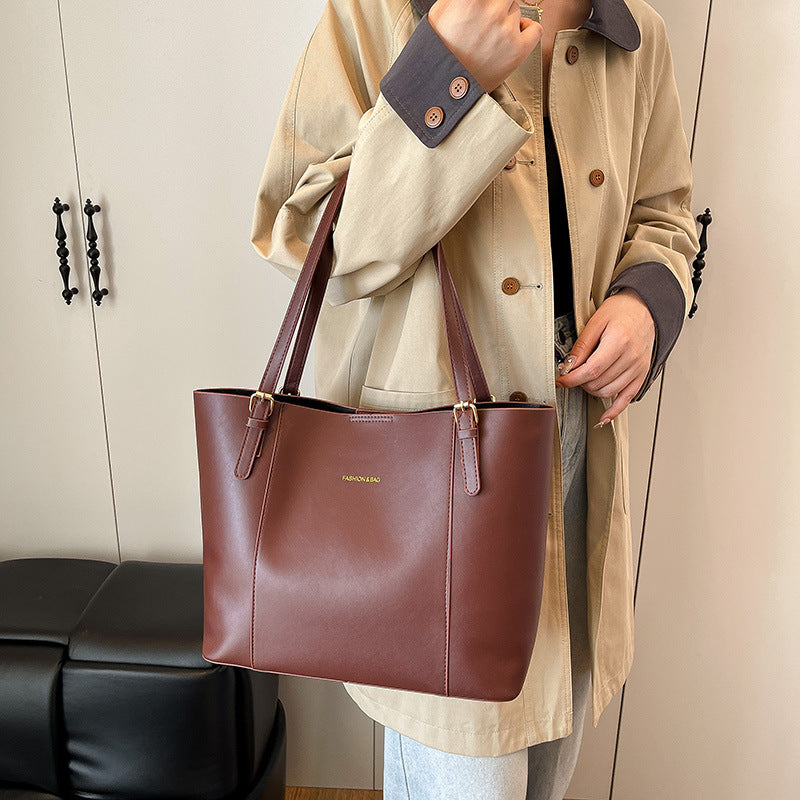 Schlanke minimalistische Leder-Umhängetasche Karnz