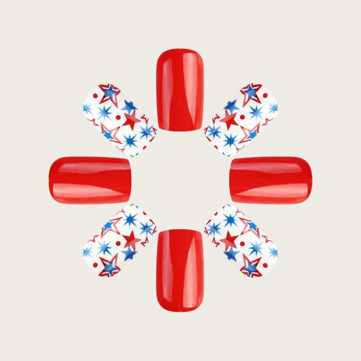 Kreative Kunstnägel mit patriotischem Design Karnz
