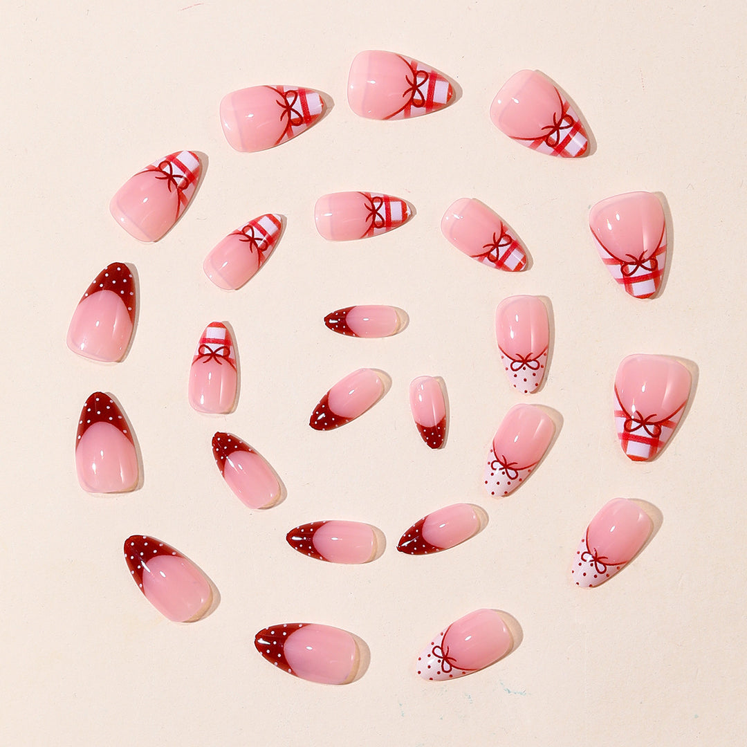 Elegante Designer French Tip Nagelverlängerungen Karnz
