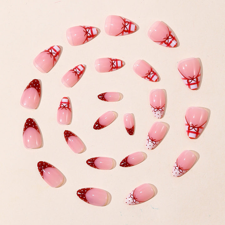 Elegante Designer French Tip Nagelverlängerungen Karnz