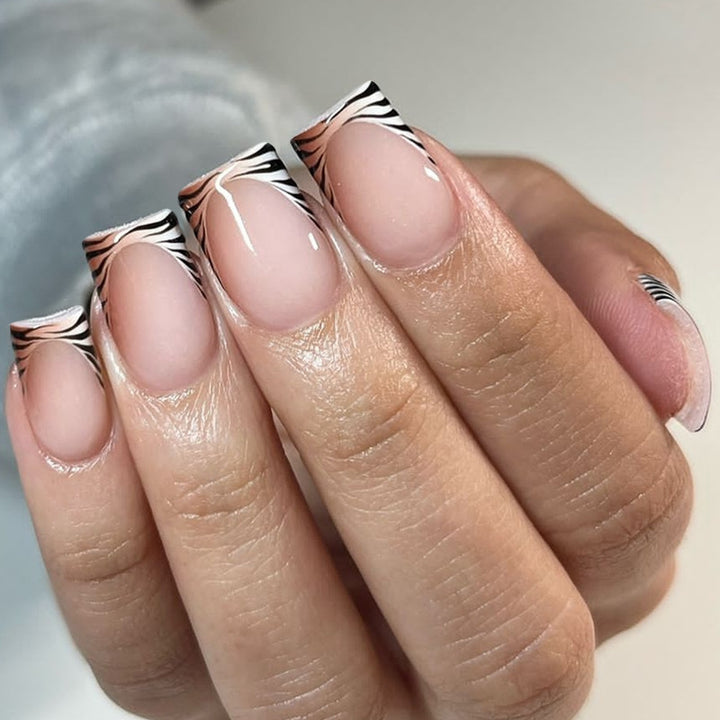 Abstract Pattern Press-On Nails Karnz
