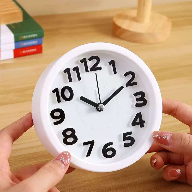 Moderne Tischuhr Im Minimalistischen Design Karnz