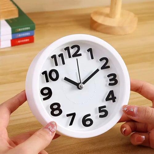 Moderne Tischuhr Im Minimalistischen Design Karnz