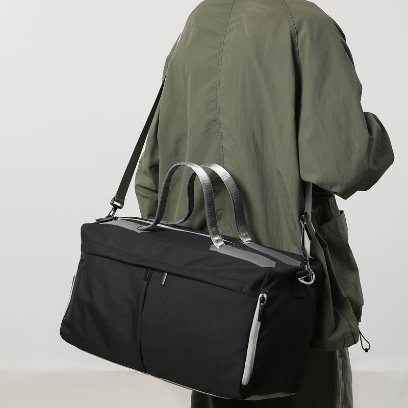 Geräumige Sport-Duffel-Tasche mit mehreren Fächern Karnz
