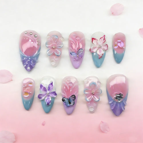Künstliches Nagelset mit floralen und Glitzerdetails Karnz