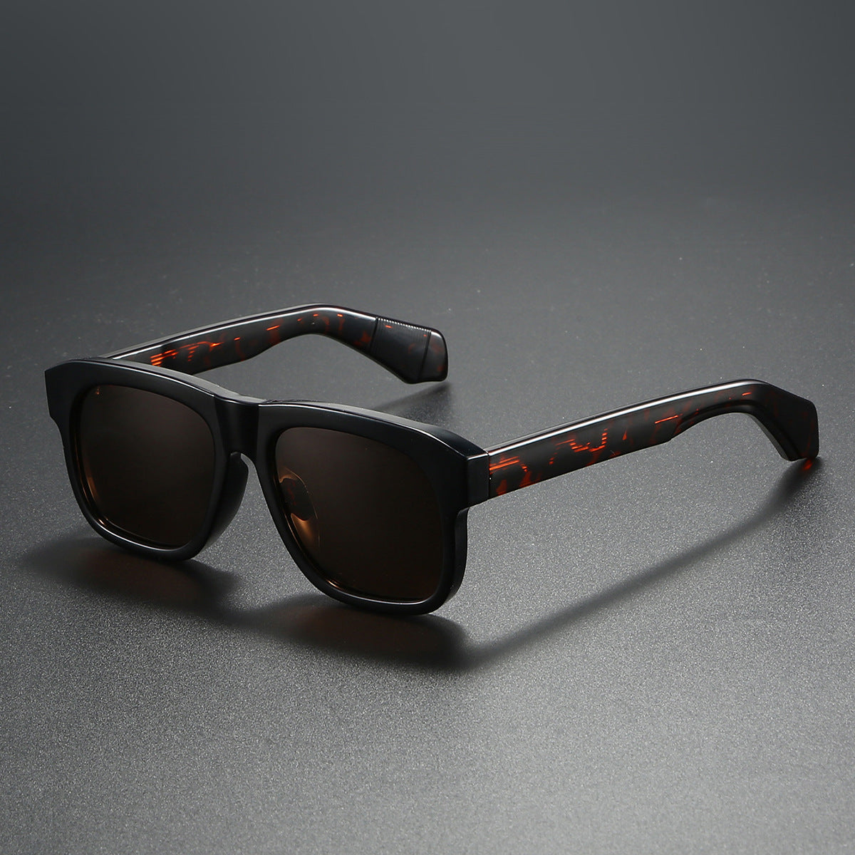 Damen moderne Sonnenbrille mit ergonomischem Design und hochwertigem UV-Schutz Karnz