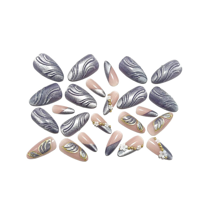 Kunstnägel Im Eleganten Blüten- und Blatt-Design Karnz