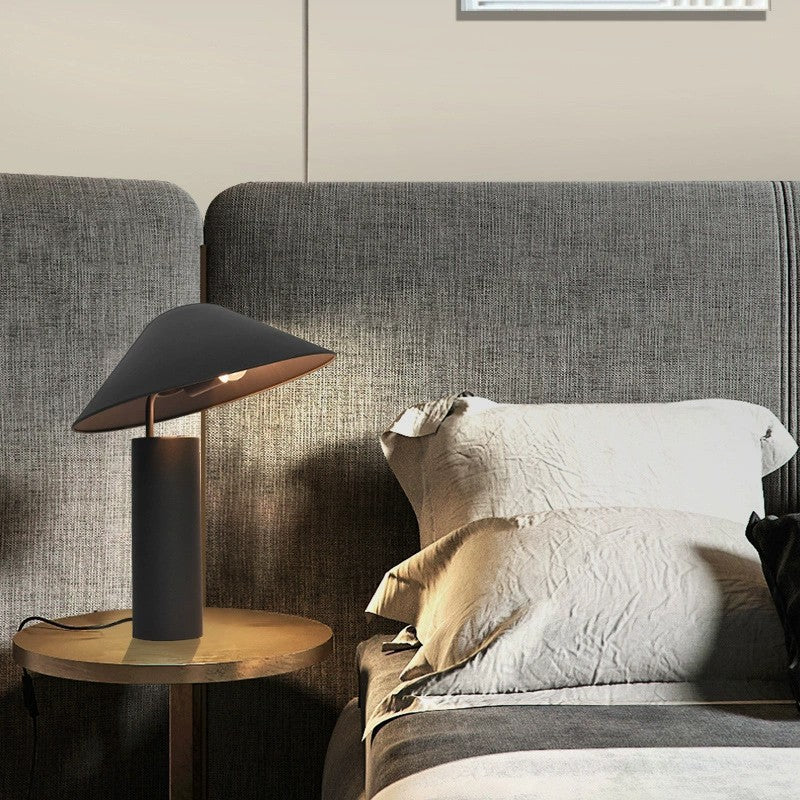 Moderne Minimalistische Tischlampe mit einzigartigem Schattendesign