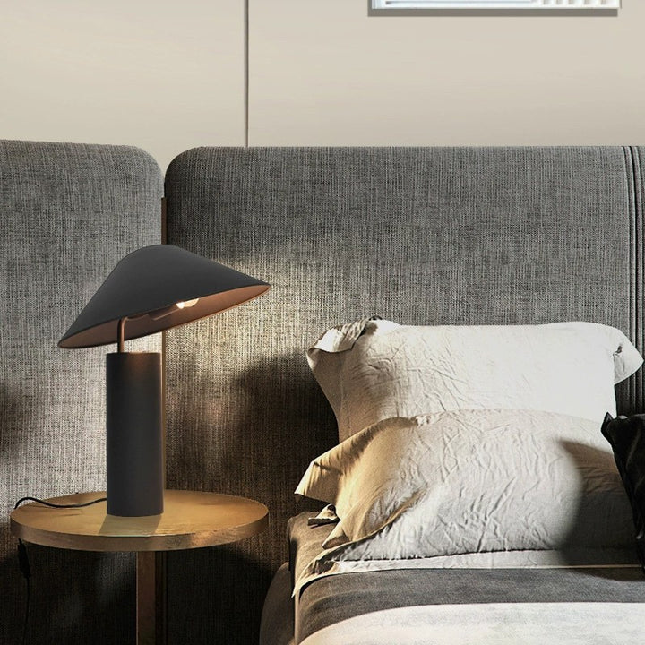 Moderne Minimalistische Tischlampe mit einzigartigem Schattendesign