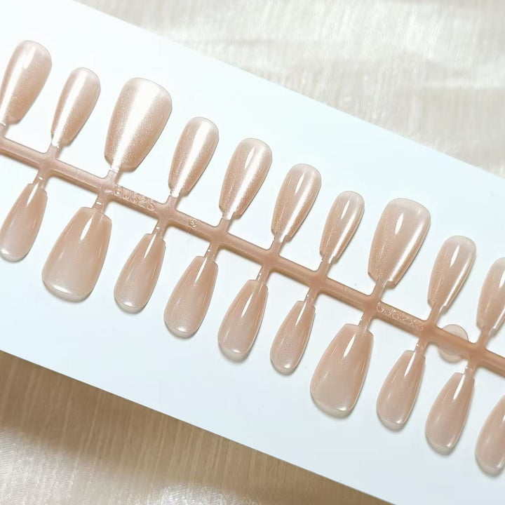 Hochwertige Kunstnägel Im Zeitlosen Nude-Look Karnz